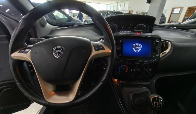 Lancia Ypsilon Hybrid 70cv Alberta Ferretti pieno